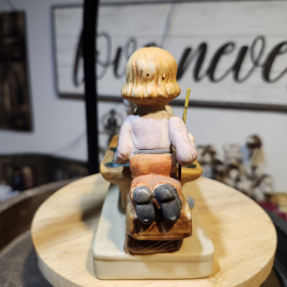 Charming Ceramic Billiards Figurine - Picture 2 of 5